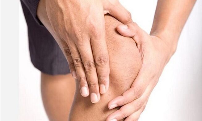 jak rozlišit artritidu kolenního kloubu od artrózy